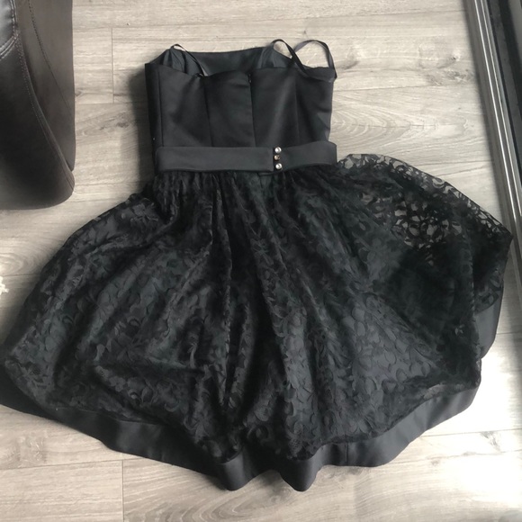 BNWT DRESS CLEAR OUT - Picture 9 of 11